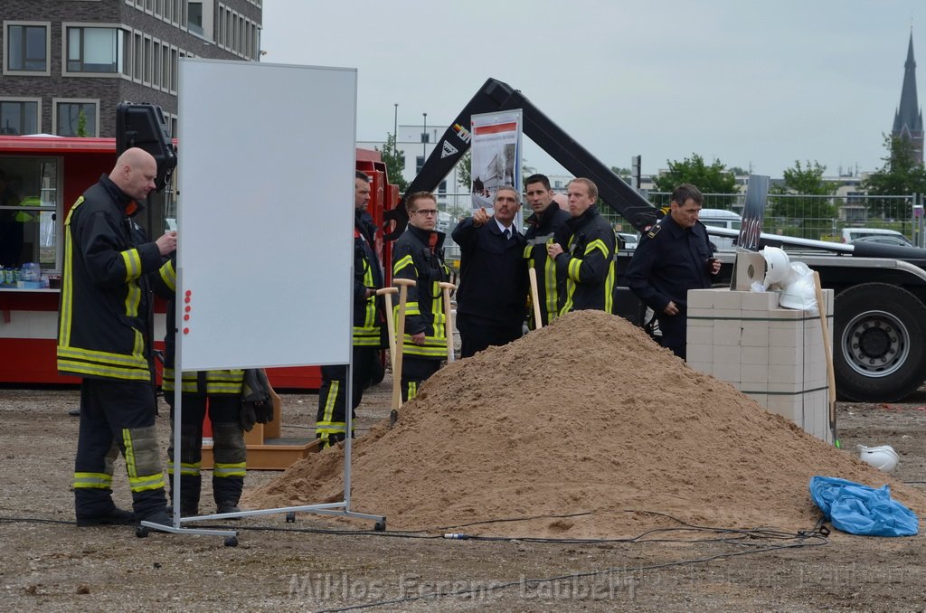 Erster Spatenstich Neues Feuerwehrzentrum Koeln Kalk Gummersbacherstr P153.JPG - Miklos Laubert